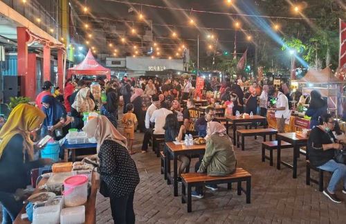 Bazar Senjar Surya di area Pasar Kembang Surabaya.