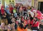 Penyerahan santunan dari IWPI Jawa Timur kepada Yuliani mewakili Yayasan Baitual Farah dalam Workshop Melukis yang digelar IWPI Jatwa Timur di Sidoarjo, pada Sabtu, 22 Agustus 2026.